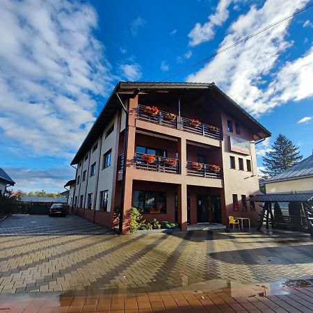 Enigma Bucovinei Hotell Vicovu de Jos Exteriör bild