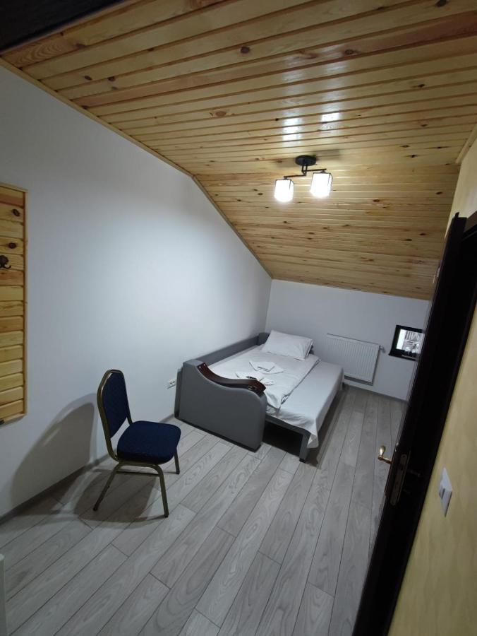 Enigma Bucovinei Hotell Vicovu de Jos Rum bild