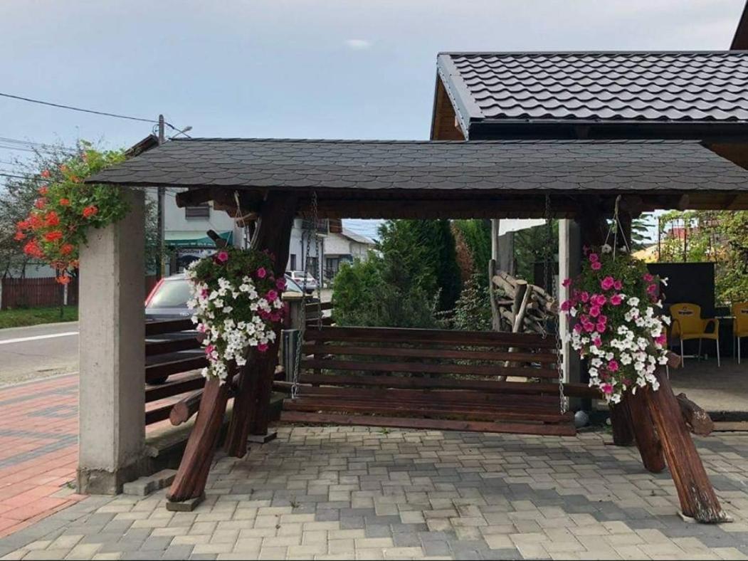 Enigma Bucovinei Hotell Vicovu de Jos Exteriör bild