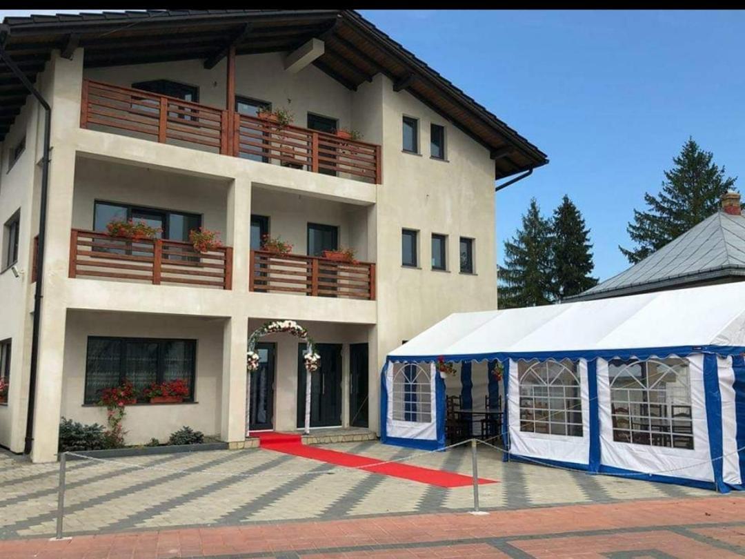Enigma Bucovinei Hotell Vicovu de Jos Exteriör bild