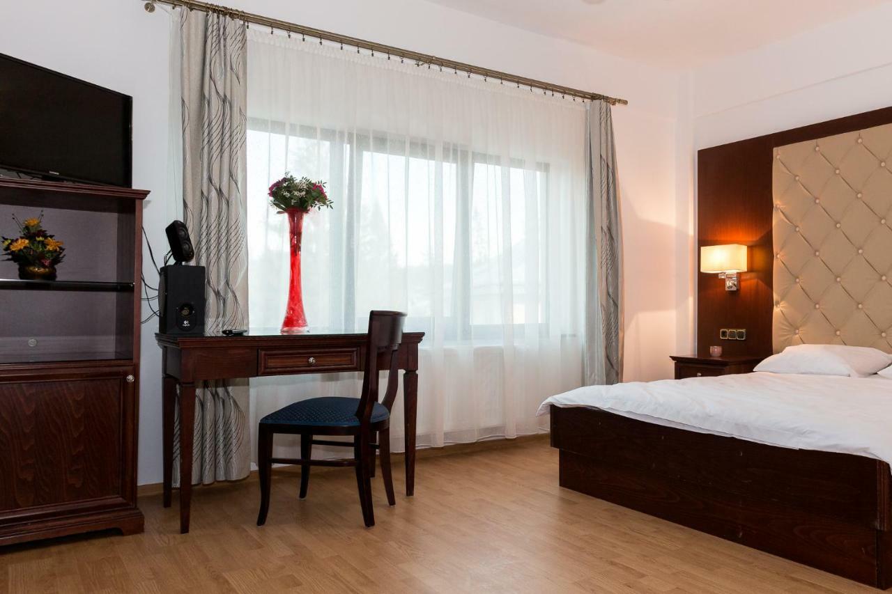Enigma Bucovinei Hotell Vicovu de Jos Exteriör bild