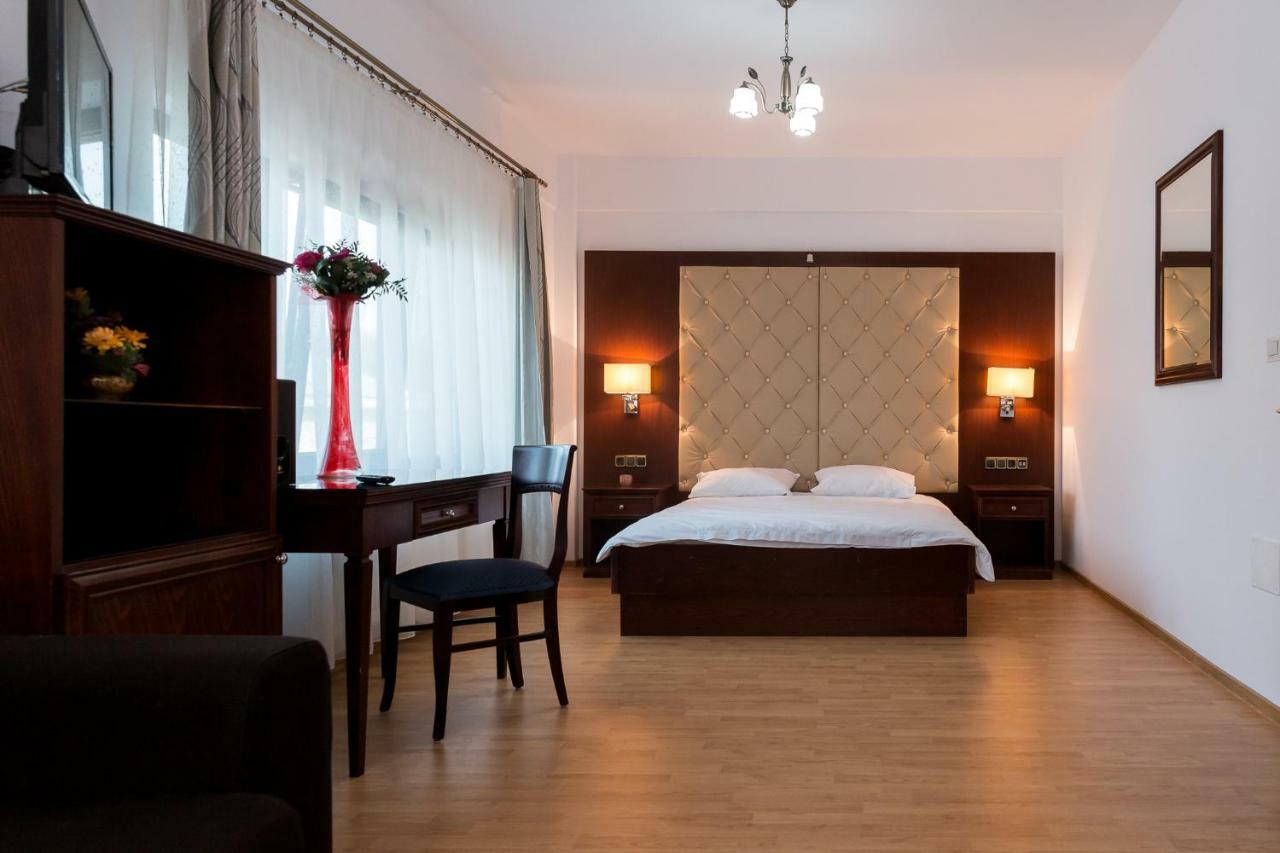 Enigma Bucovinei Hotell Vicovu de Jos Exteriör bild