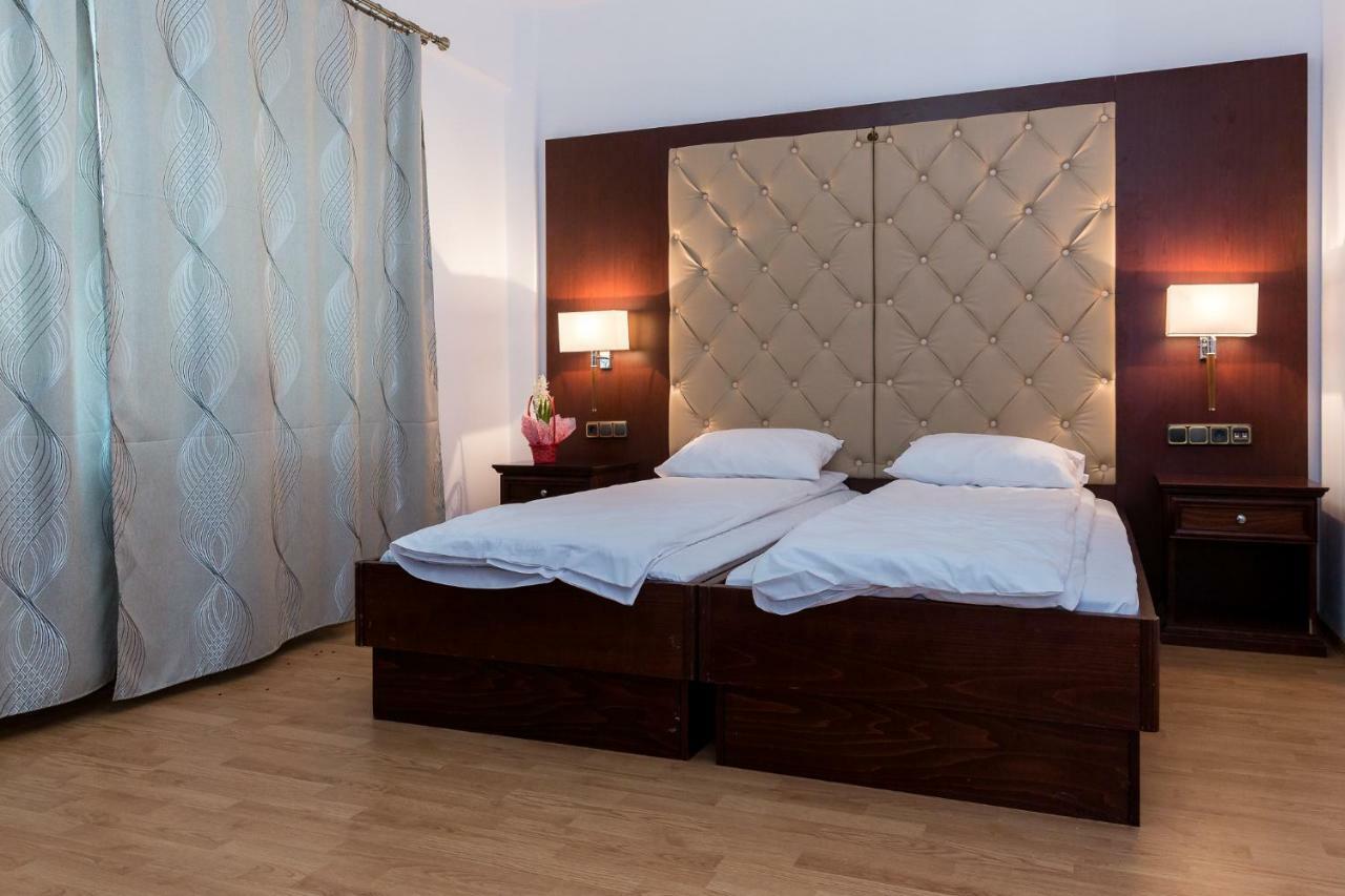 Enigma Bucovinei Hotell Vicovu de Jos Exteriör bild