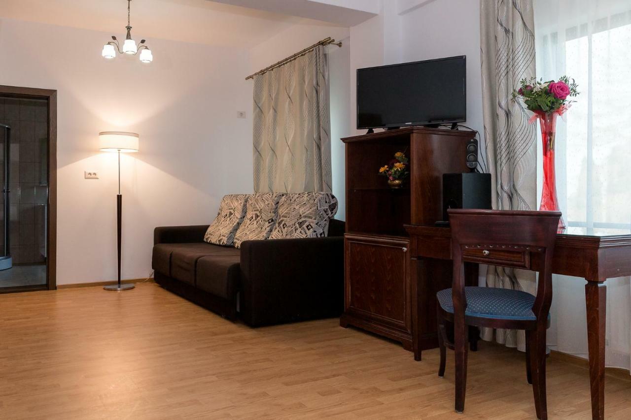 Enigma Bucovinei Hotell Vicovu de Jos Exteriör bild