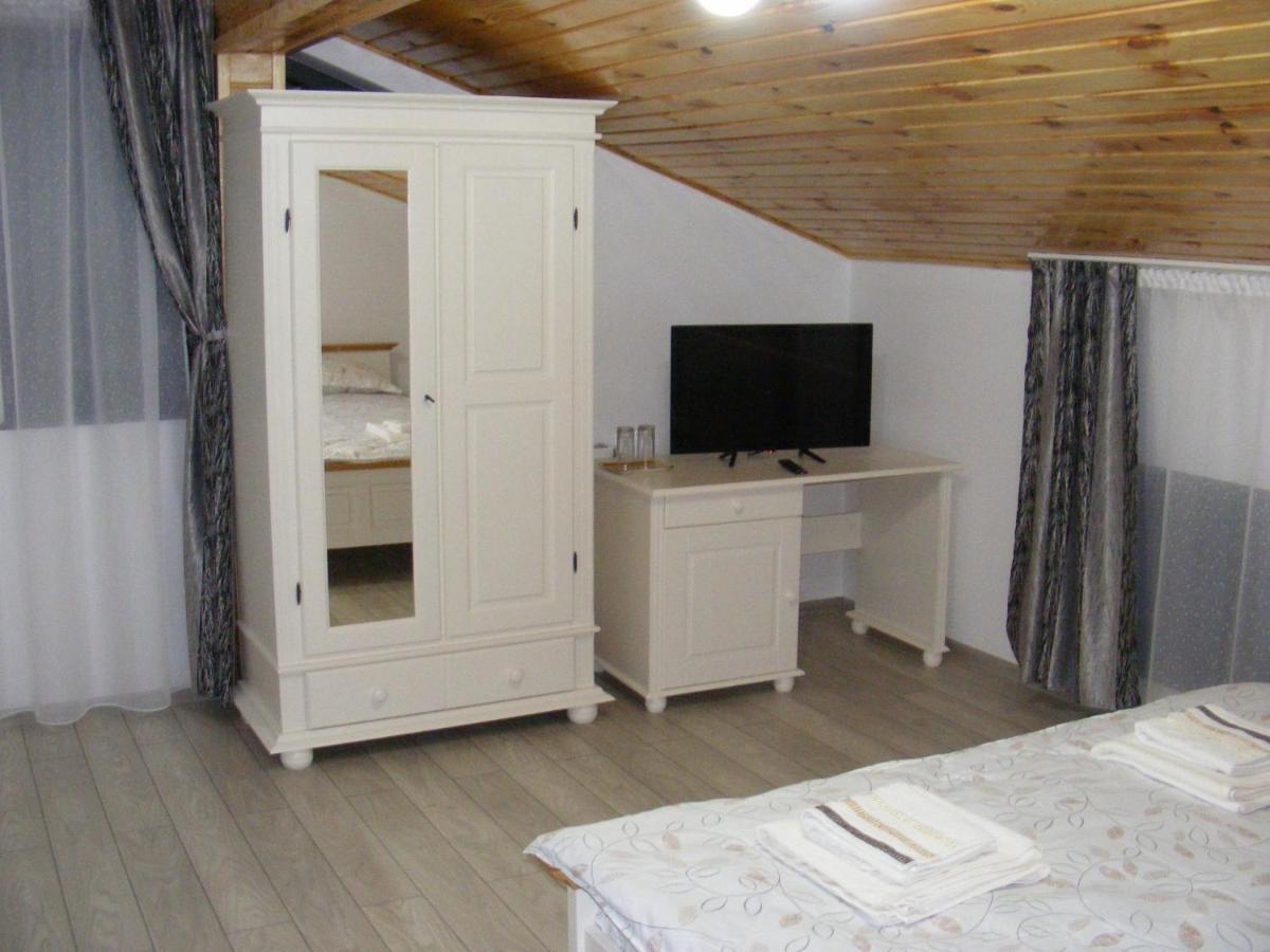 Enigma Bucovinei Hotell Vicovu de Jos Exteriör bild